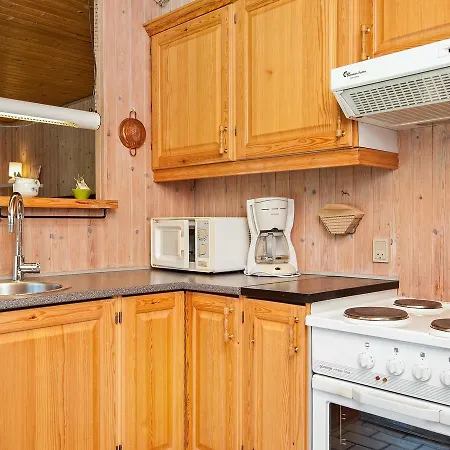 Two-bedroom Holiday In 1